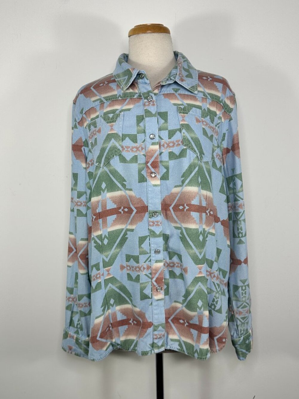 Double D Ranch Women's XL Pearl Snaps Long Sleeve Aztec Print Chambray Shirt